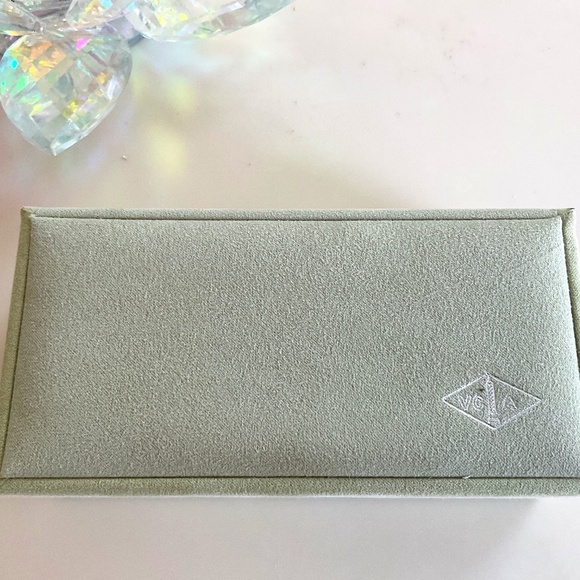 Van Cleef & Arpels Elegant Green Jewelry Box - Picture 1 of 7